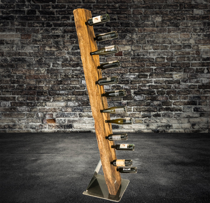 Der „Stammhalter“ – Monumentales Weinregal aus Altholz-Eiche